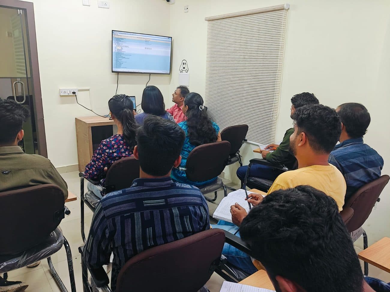 Cadspro class watching the instructor present on the lab screen