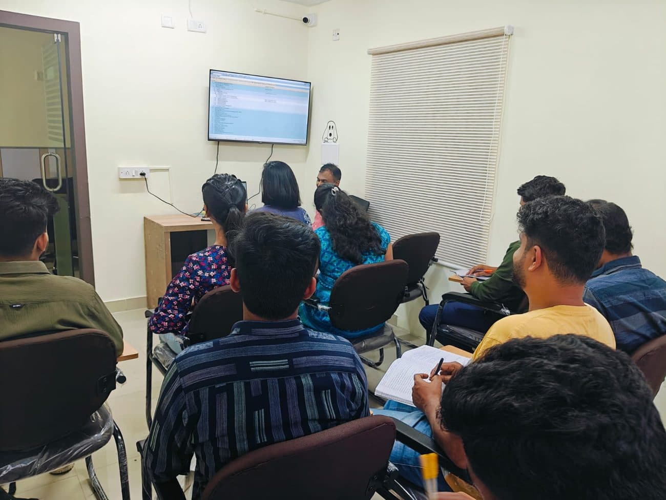 Cadspro students attending a session in front of the lab screen